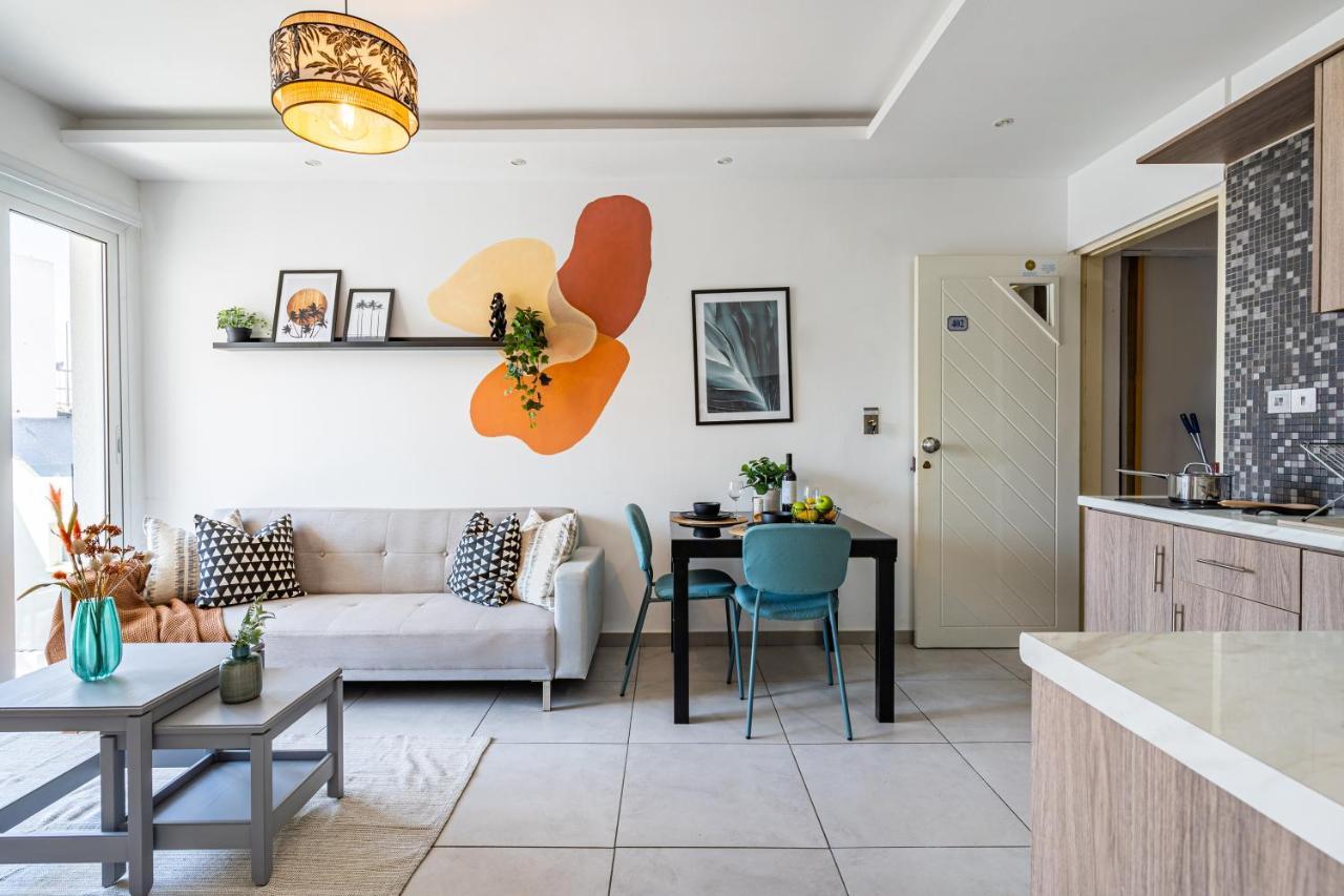 Made With Love 1-Br Apt By Finikoudes Beach Λάρνακα Εξωτερικό φωτογραφία